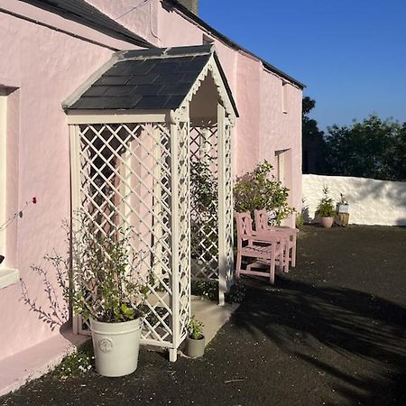 The Pink Cottage Upstairs Suite & Garden Summer Room Whitehead ภายนอก รูปภาพ