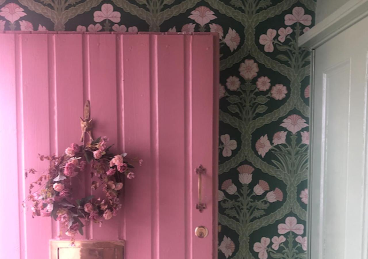 The Pink Cottage Upstairs Suite & Garden Summer Room Whitehead ภายนอก รูปภาพ