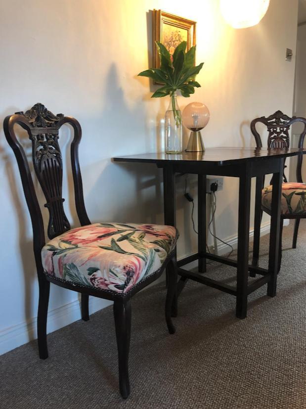 The Pink Cottage Upstairs Suite & Garden Summer Room Whitehead ภายนอก รูปภาพ