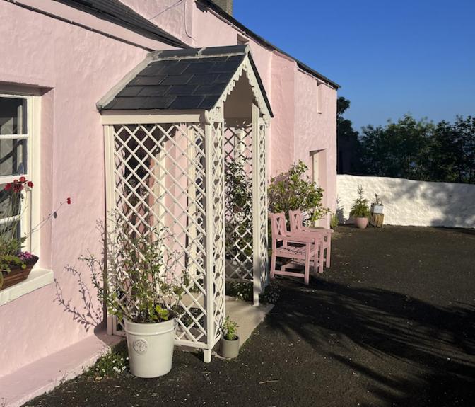 The Pink Cottage Upstairs Suite & Garden Summer Room Whitehead ภายนอก รูปภาพ