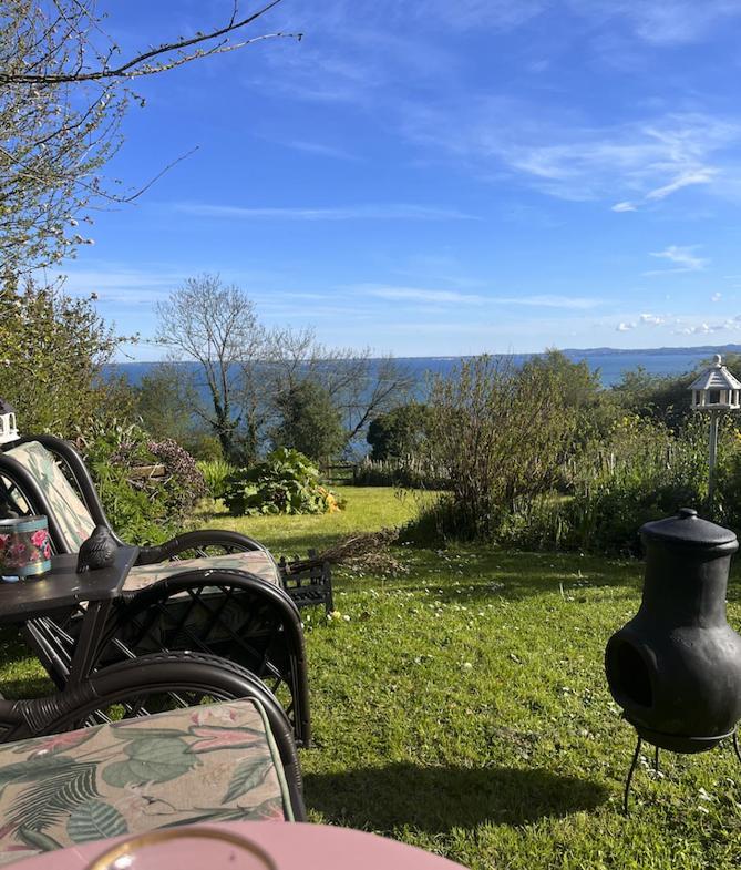 The Pink Cottage Upstairs Suite & Garden Summer Room Whitehead ภายนอก รูปภาพ