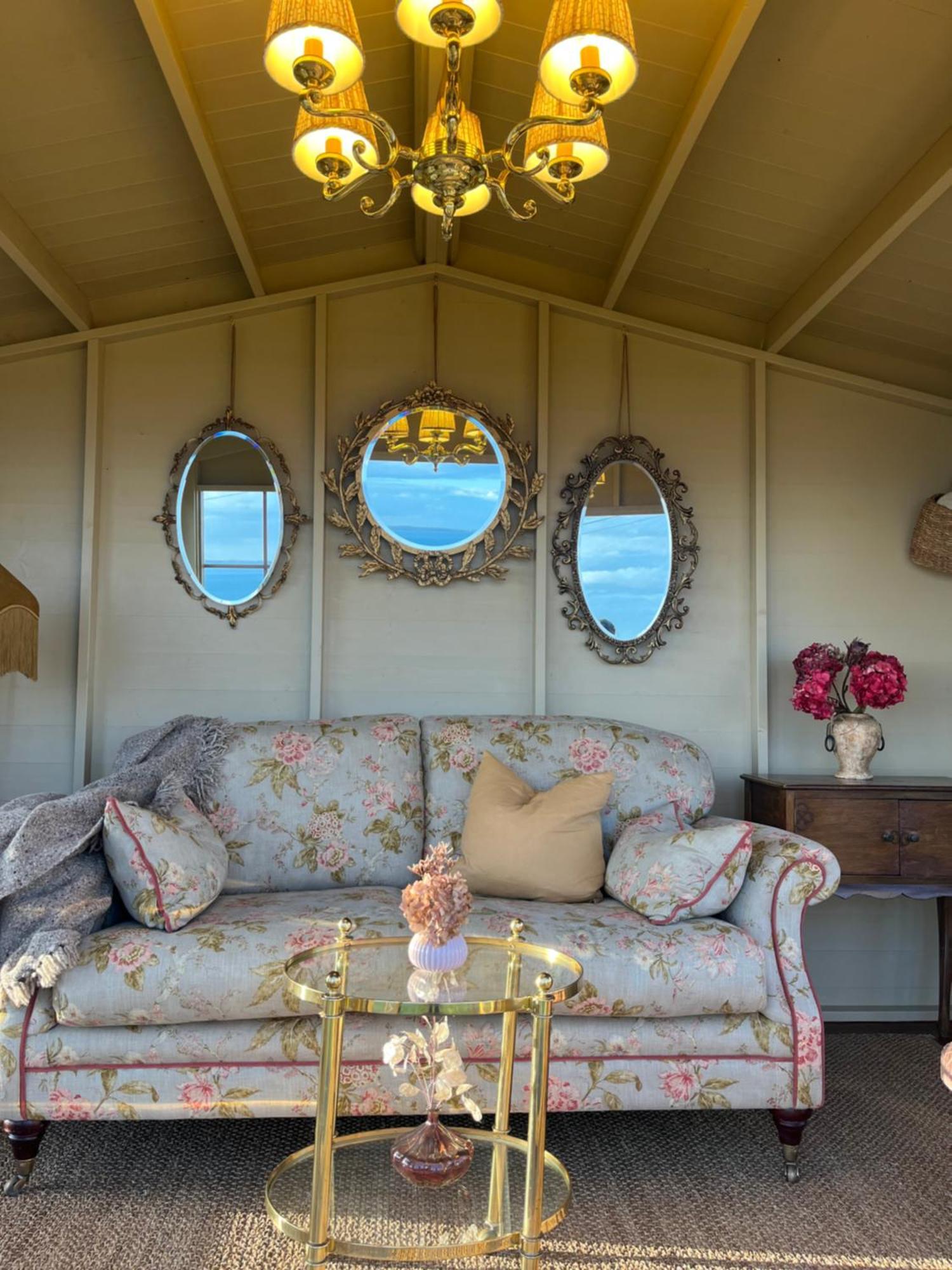 The Pink Cottage Upstairs Suite & Garden Summer Room Whitehead ภายนอก รูปภาพ