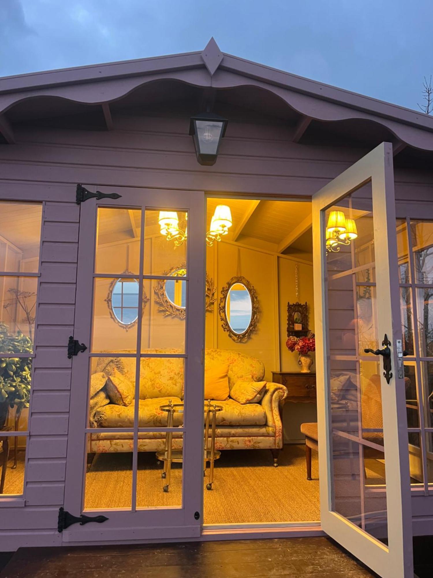 The Pink Cottage Upstairs Suite & Garden Summer Room Whitehead ภายนอก รูปภาพ
