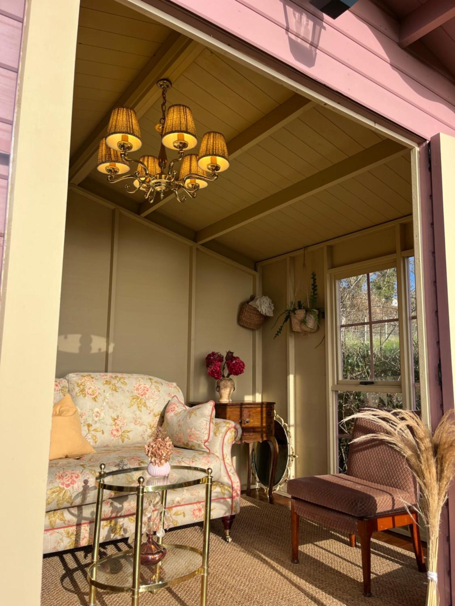The Pink Cottage Upstairs Suite & Garden Summer Room Whitehead ภายนอก รูปภาพ