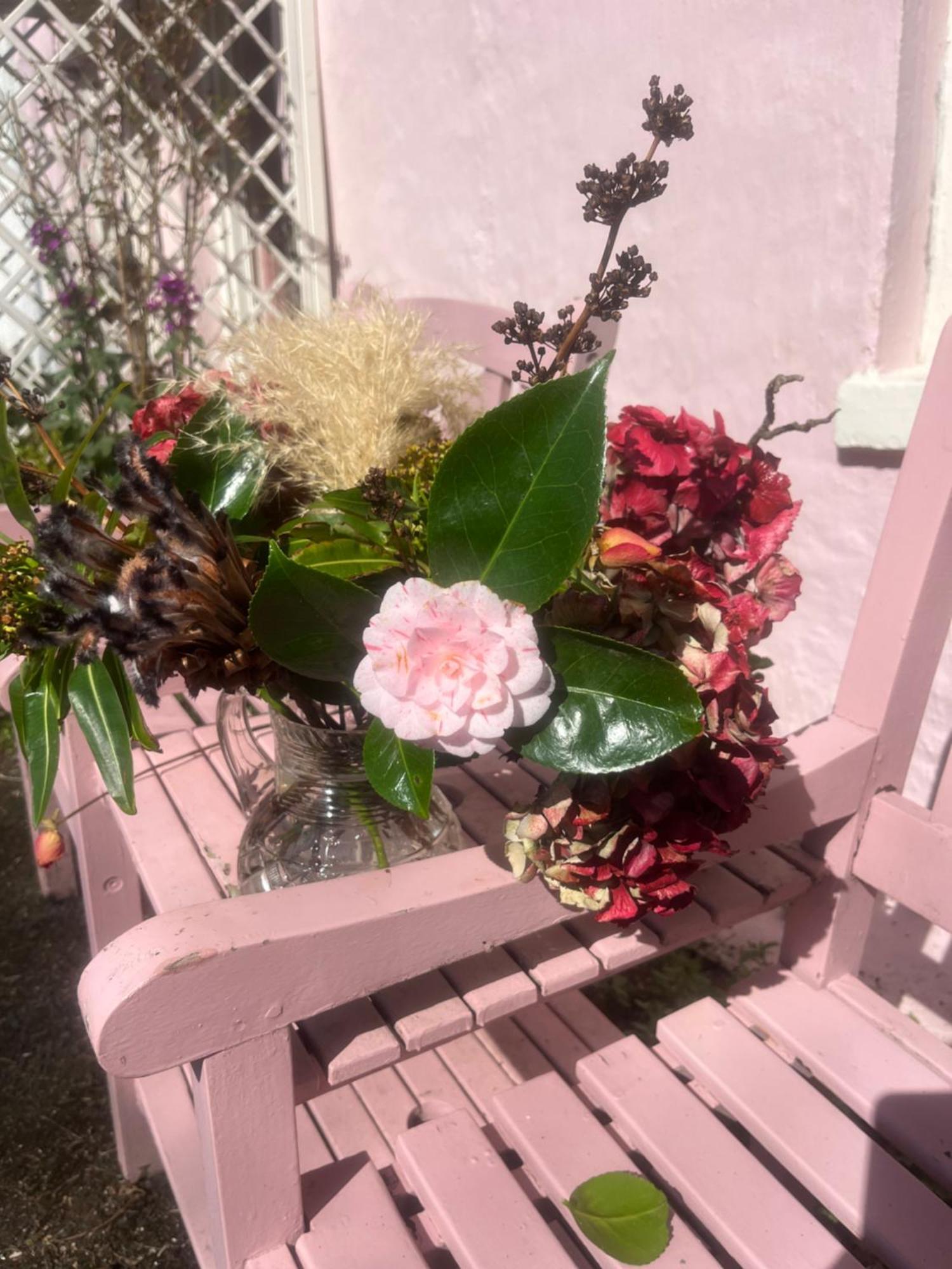 The Pink Cottage Upstairs Suite & Garden Summer Room Whitehead ภายนอก รูปภาพ